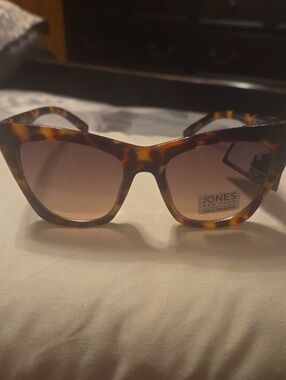 Jones New York Tortoiseshell Sunglasses with Brown Gradient Lenses (37)